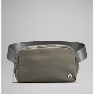 Lululemon Everywhere Belt Bag 1L - Grey Sage
